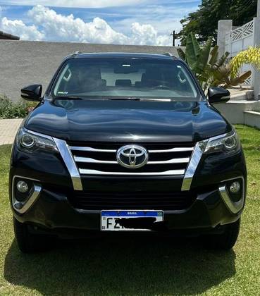 TOYOTA HILUX SW4 2.8 SRX 4X4 7 LUGARES 16V TURBO INTERCOOLER DIESEL 4P AUTOMÁTICO